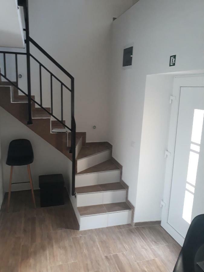 Moet With Garden Apartment Pula Exterior foto